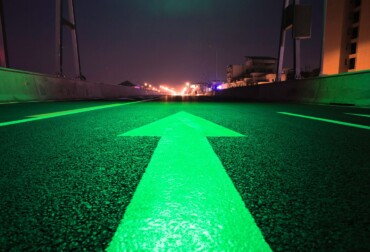 green arrow showing red light