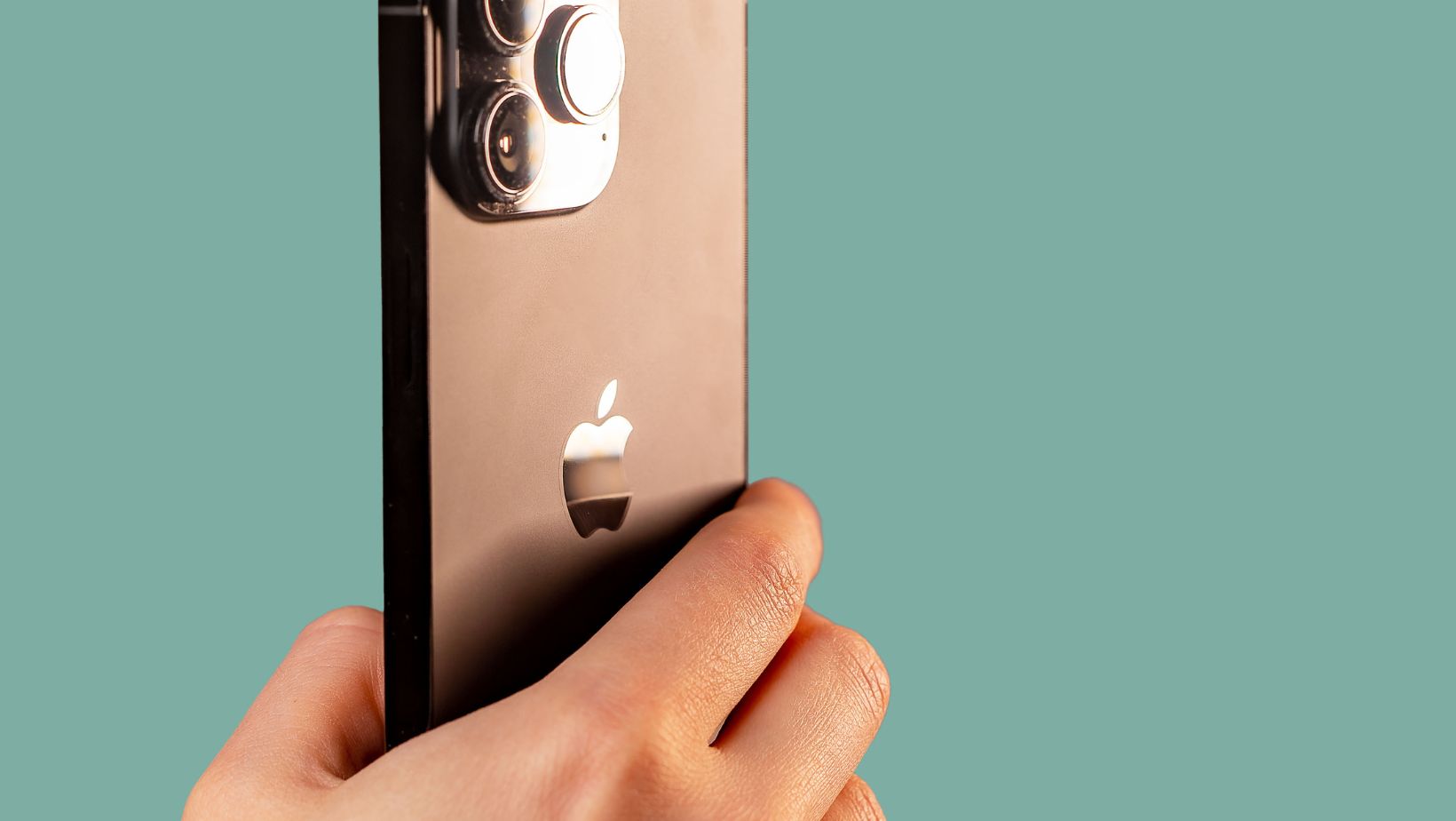 Stunning iPhone 14 Wallpapers: Apple&rsquo;s Collection, Online Sources, and